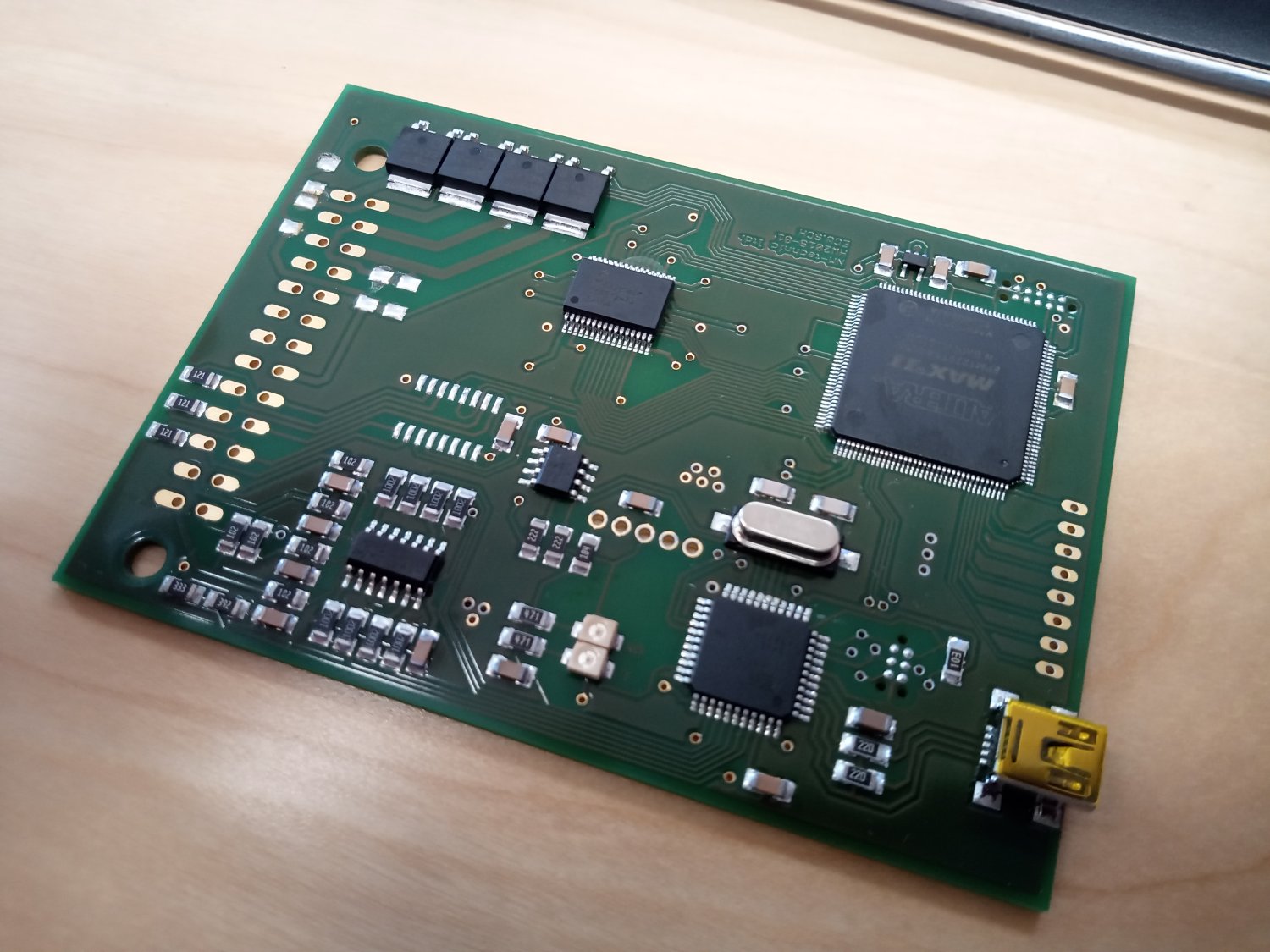 Développement d’un ECU expérimental avec codeur 10 bits et CPLD pour moteur thermique