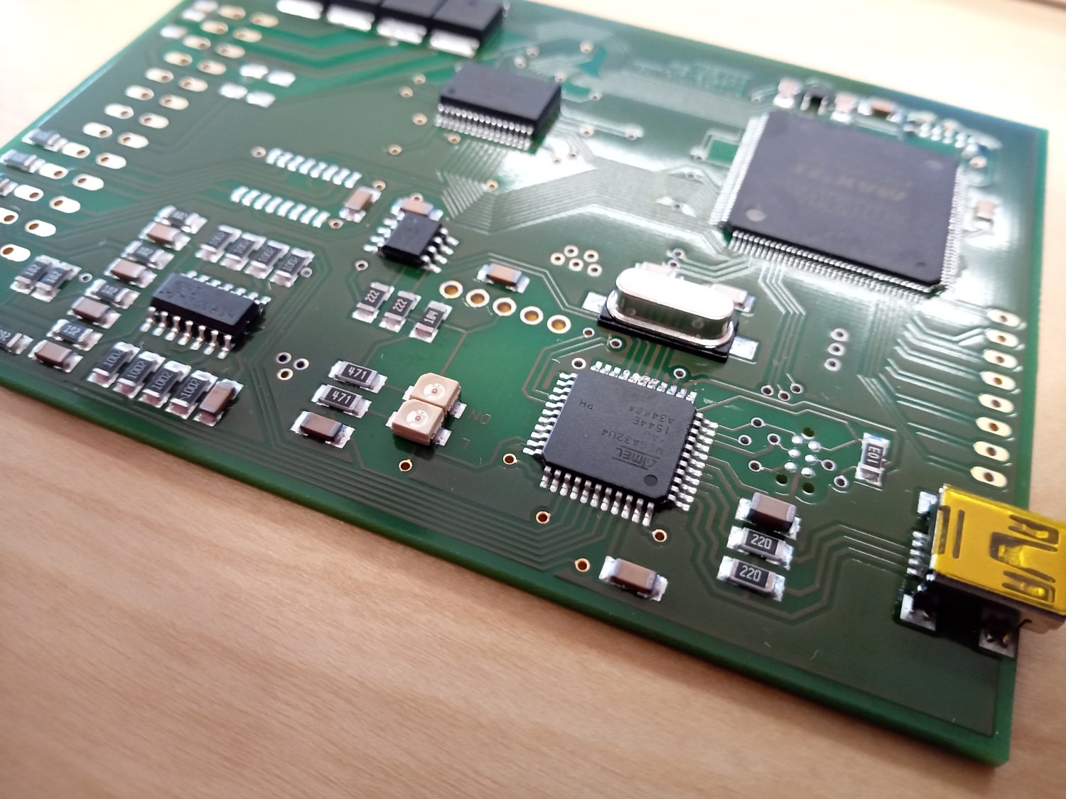 Développement d’un ECU expérimental avec codeur 10 bits et CPLD pour moteur thermique — photo 2