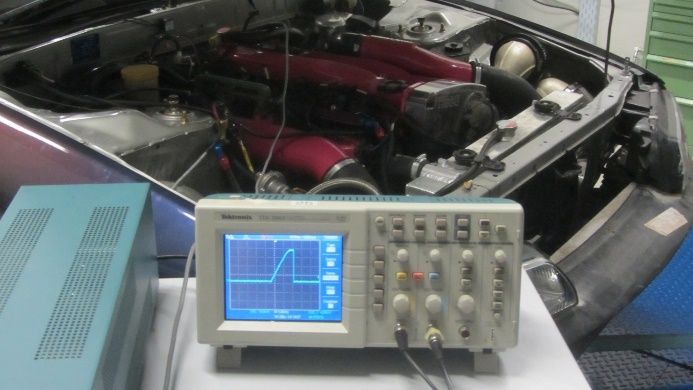 Contrôle du dwell d'une bobine à l'oscilloscope sur un véhicule