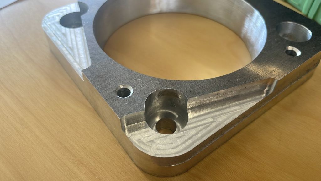 Cale d'adaptation prototype usinée en aluminium